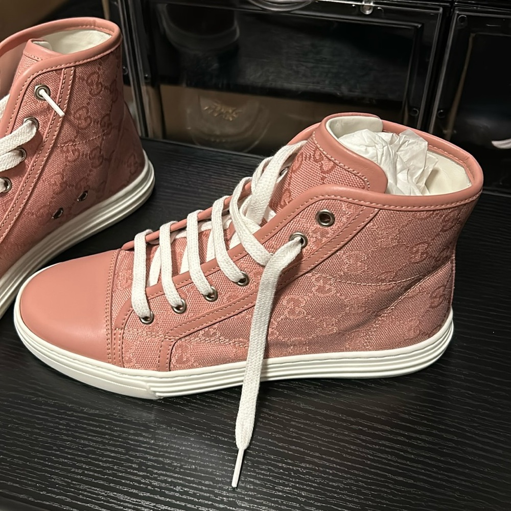 GUCCI Sneakers 37